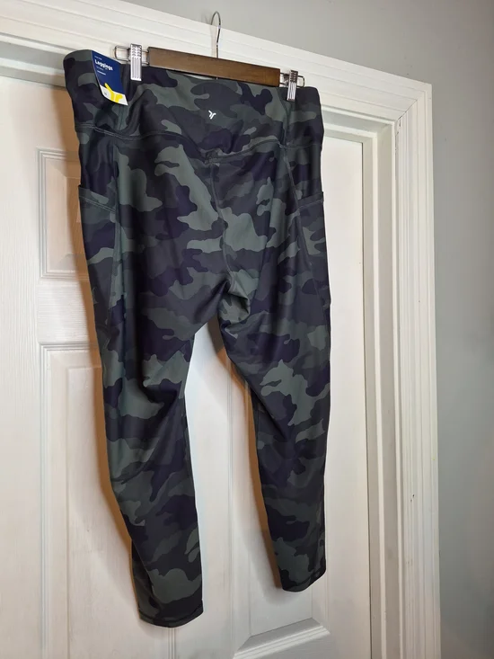 Old Navy Camo Leggings in Olive Green and Black 2x - Picture 9 of 11